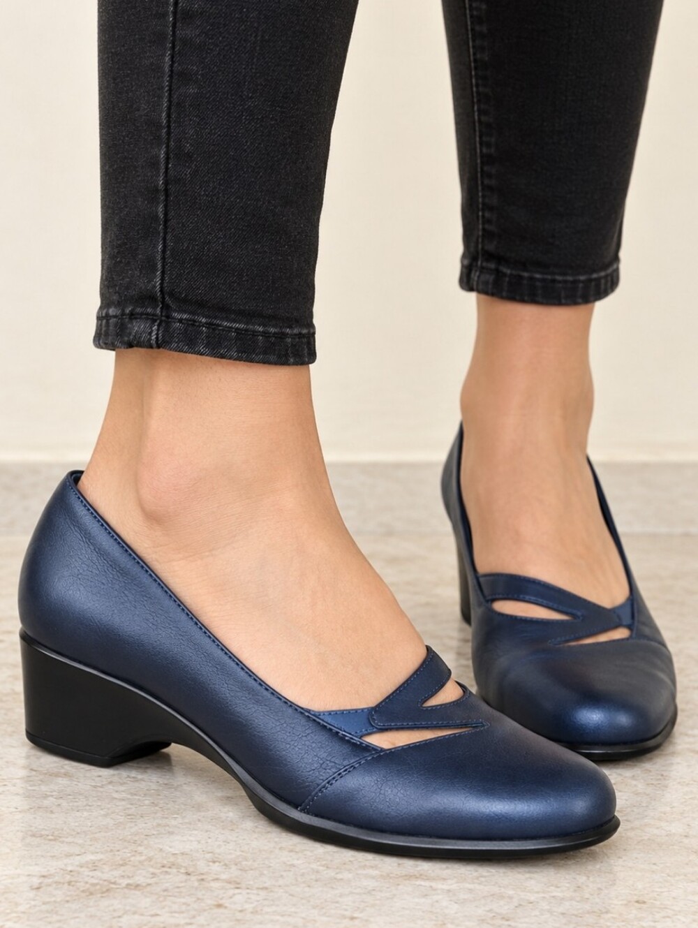 Clarks Artisan Lea Hall II Y2K Preppy Minimalist Navy Leather Comfort Heels 10W